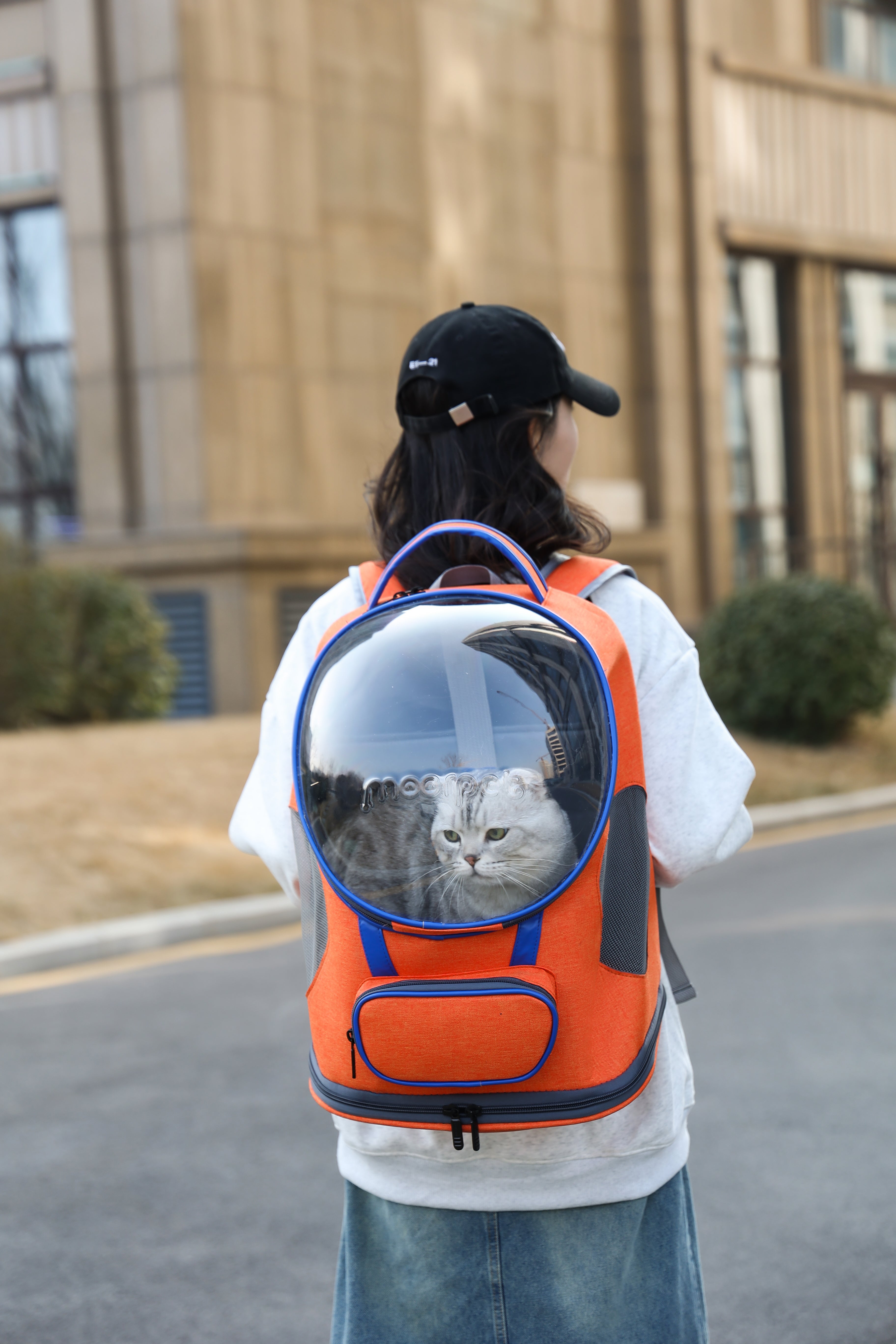 VenturePaws 3-in-1 Capsule Pet Backpack – Lightweight & Breathable