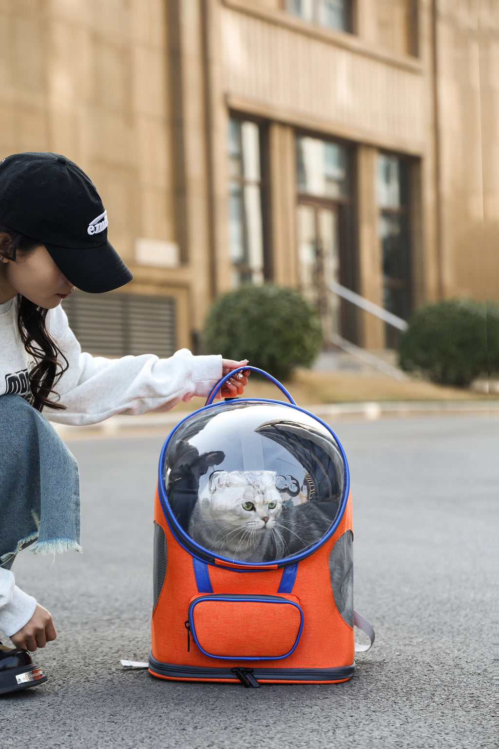 VenturePaws 3-in-1 Capsule Pet Backpack – Lightweight & Breathable