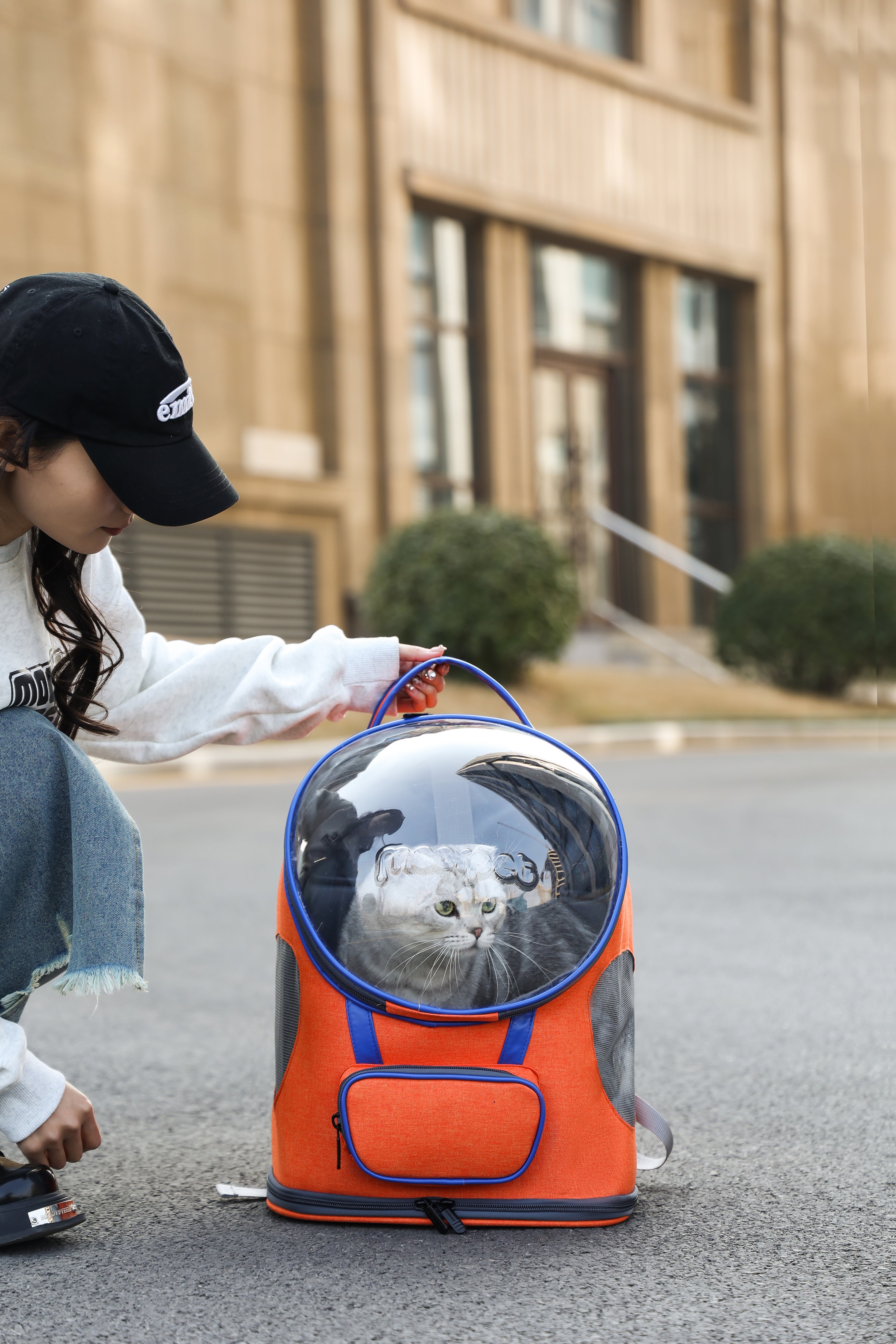 VenturePaws 3-in-1 Capsule Pet Backpack – Lightweight & Breathable