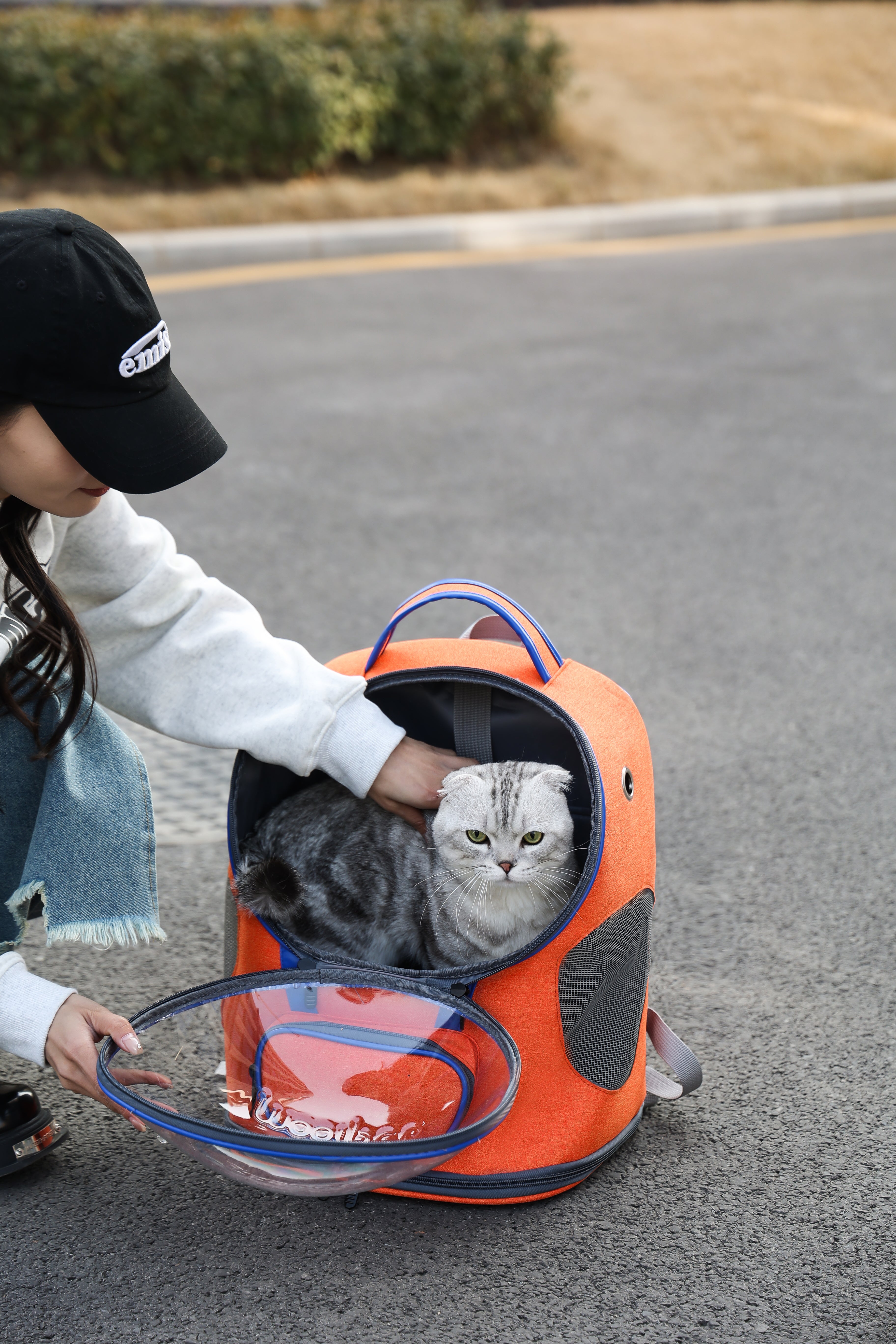 VenturePaws 3-in-1 Capsule Pet Backpack – Lightweight & Breathable