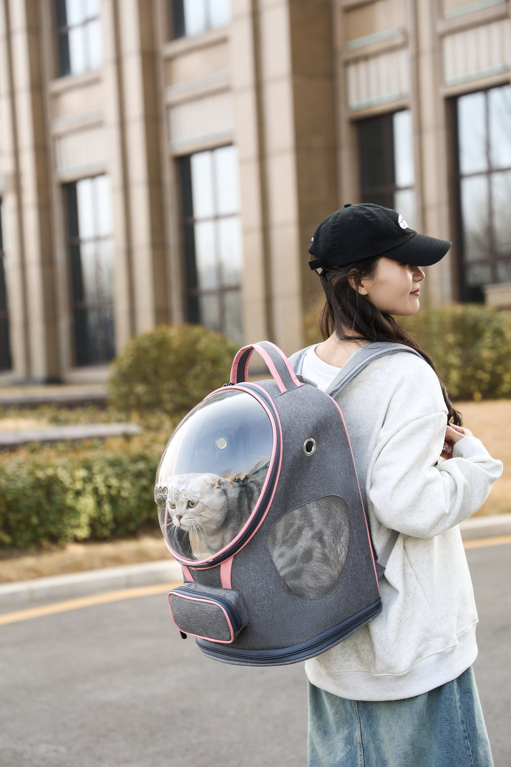 VenturePaws 3-in-1 Capsule Pet Backpack – Lightweight & Breathable