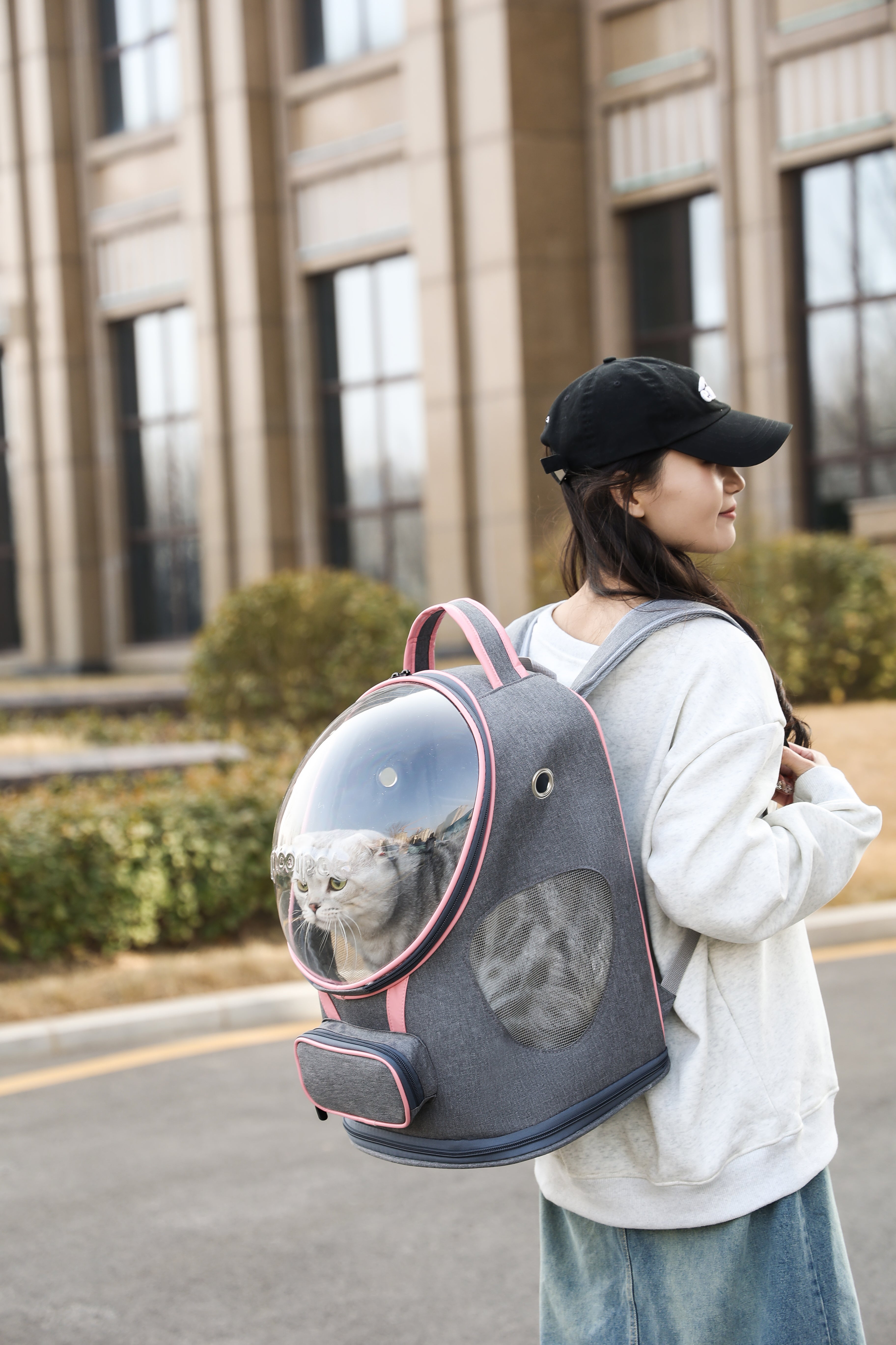 VenturePaws 3-in-1 Capsule Pet Backpack – Lightweight & Breathable