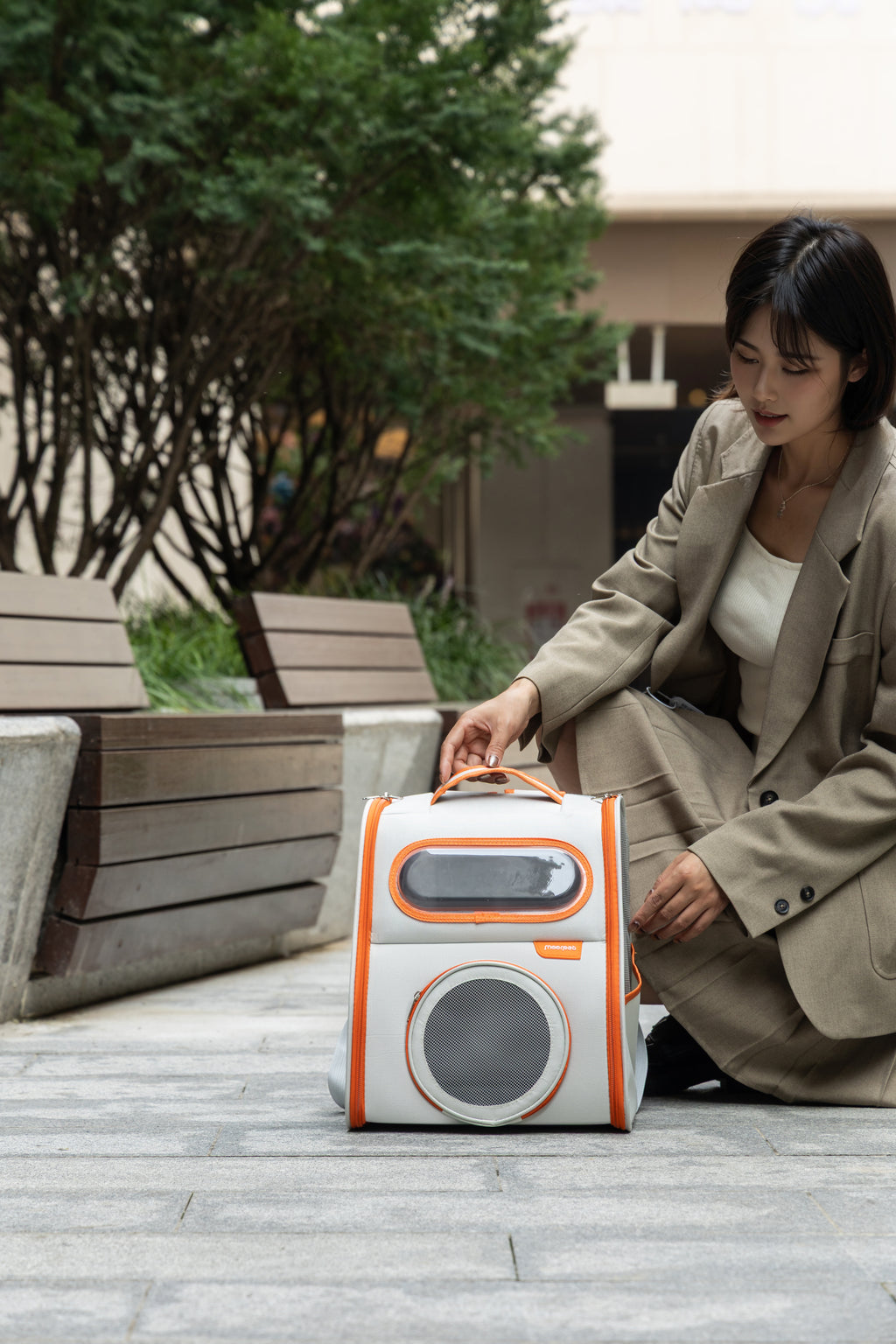 Urban Chic Foldable Pet Backpack – Lightweight & Multi-Way Carry