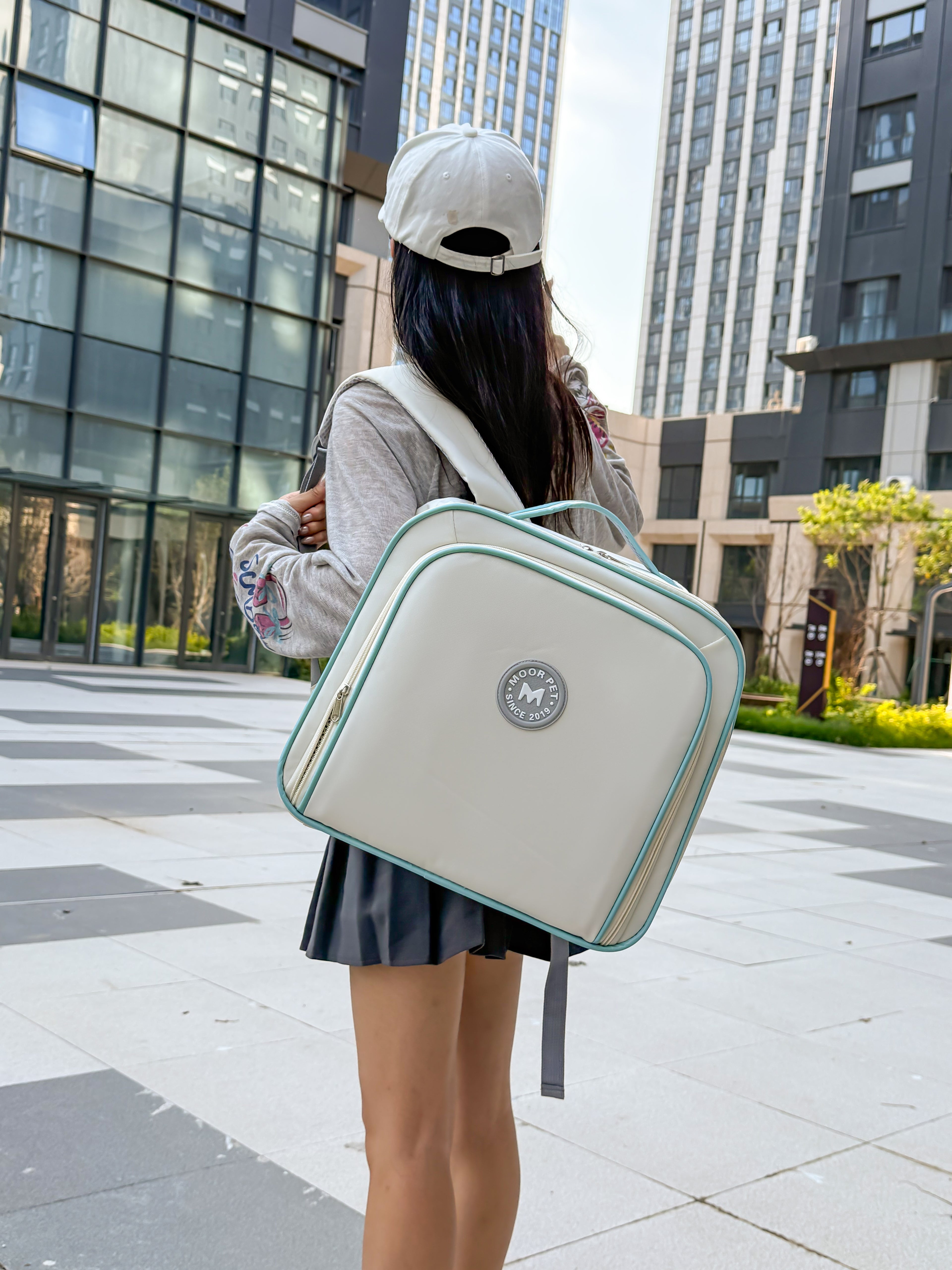 Expand Comfort 2-in-1 Pet Carrier – Expandable, Breathable & Luggage-Ready